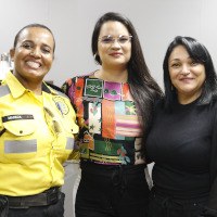 Mariliza, Agente da Fiscalização de Trânsito da Prefeitura de Goiânia, junto às palestrantes