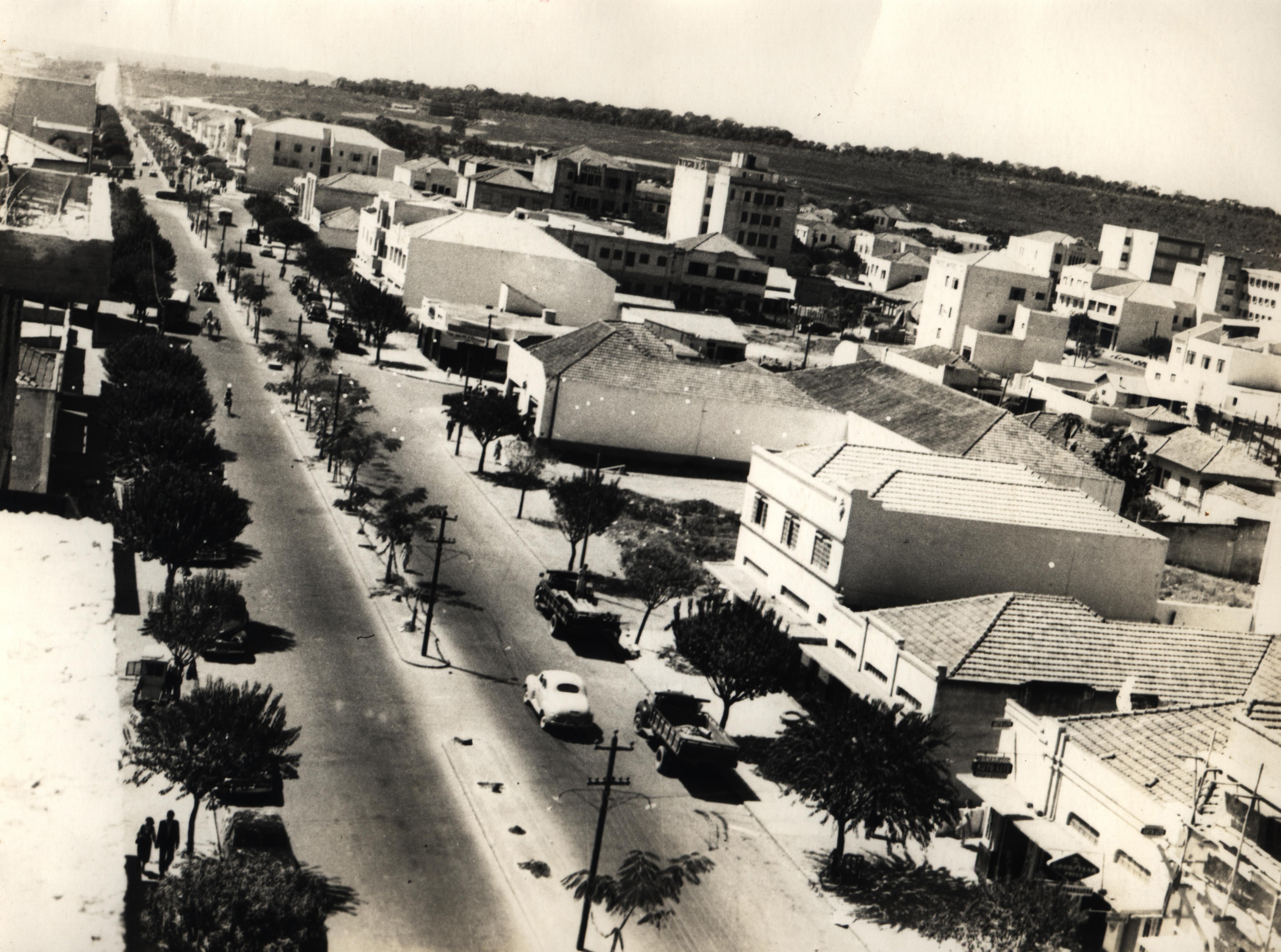 AVENIDA ANHANGUERA - Década de 40 (Arquivo cedido pela Prefeitura de Goiânia).jpg