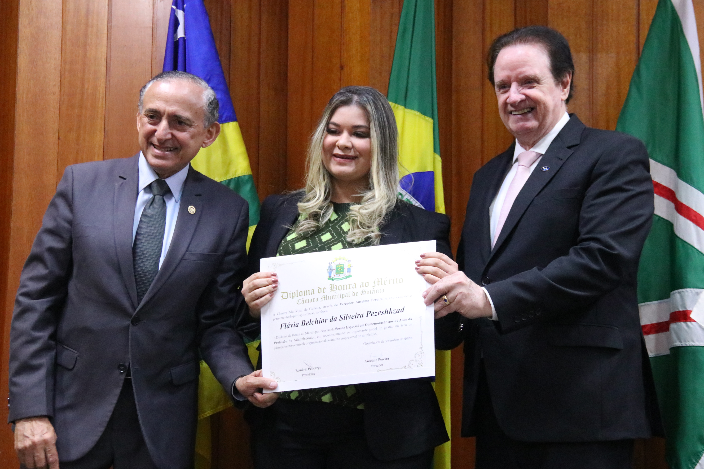 Legislativo confere Diploma de Honra ao Mérito a farmacêutico do município  — Câmara Municipal