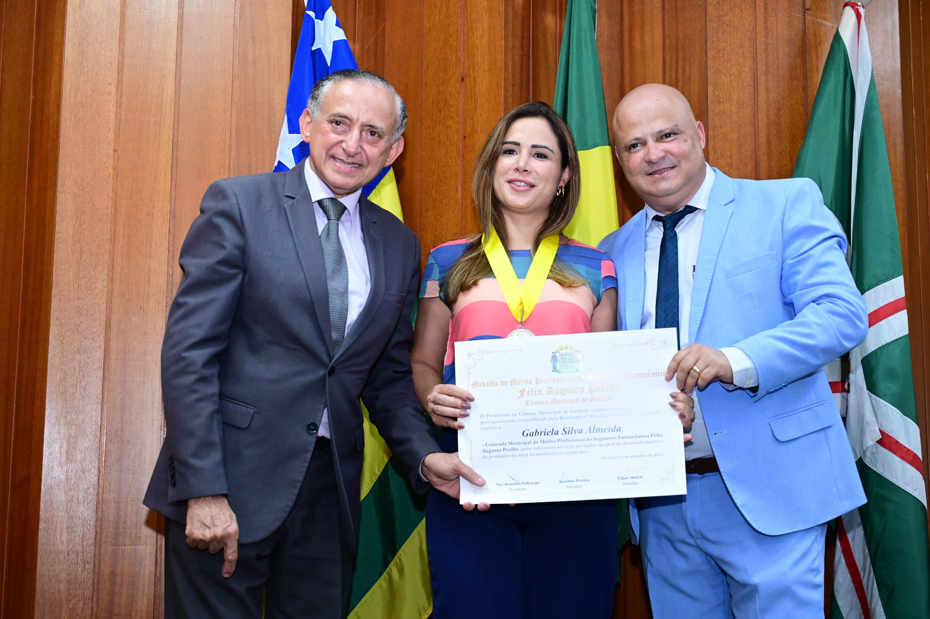 Legislativo confere Diploma de Honra ao Mérito a farmacêutico do município  — Câmara Municipal