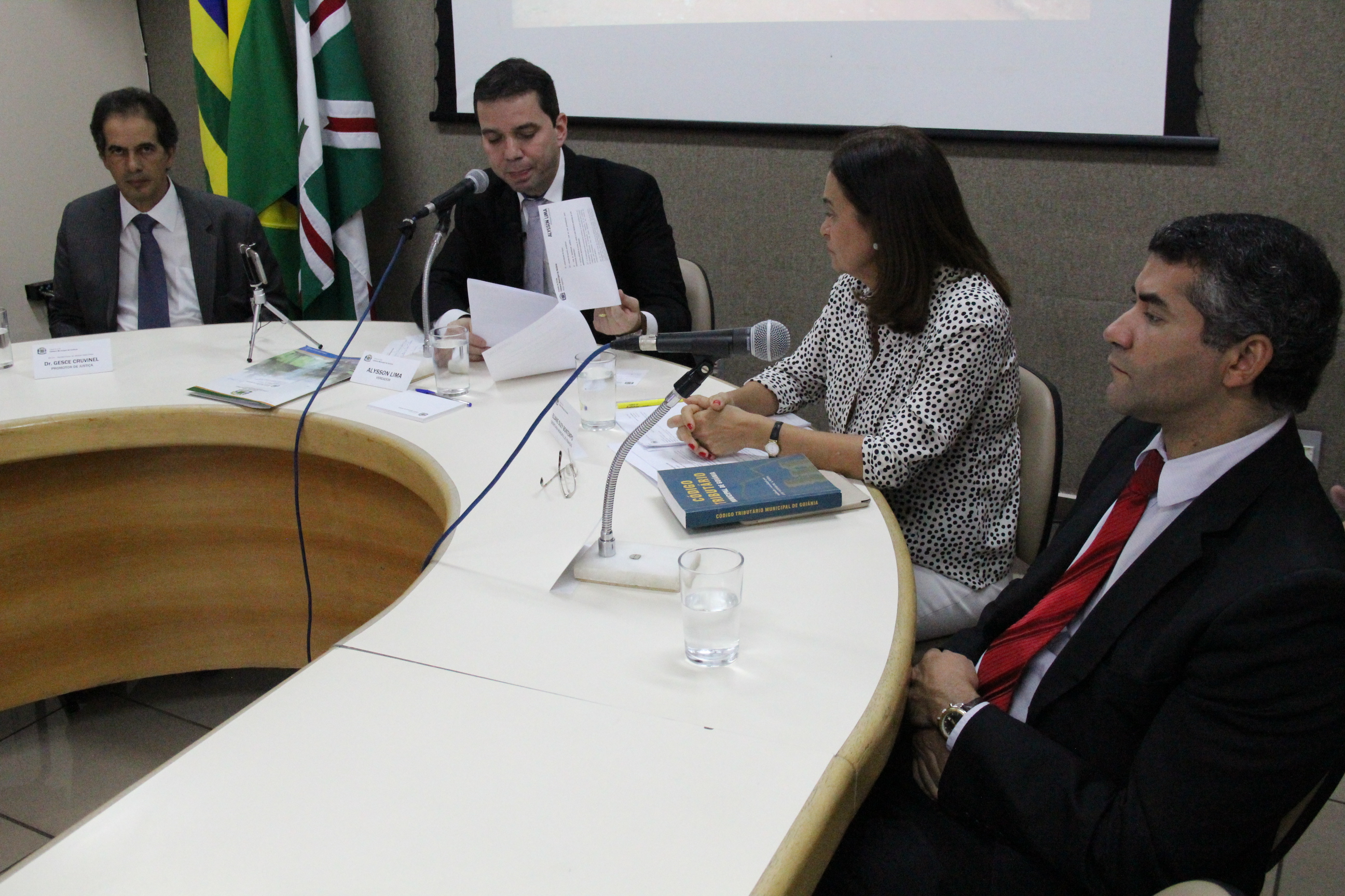Alysson Lima discute alteração na cobrança de IPTU