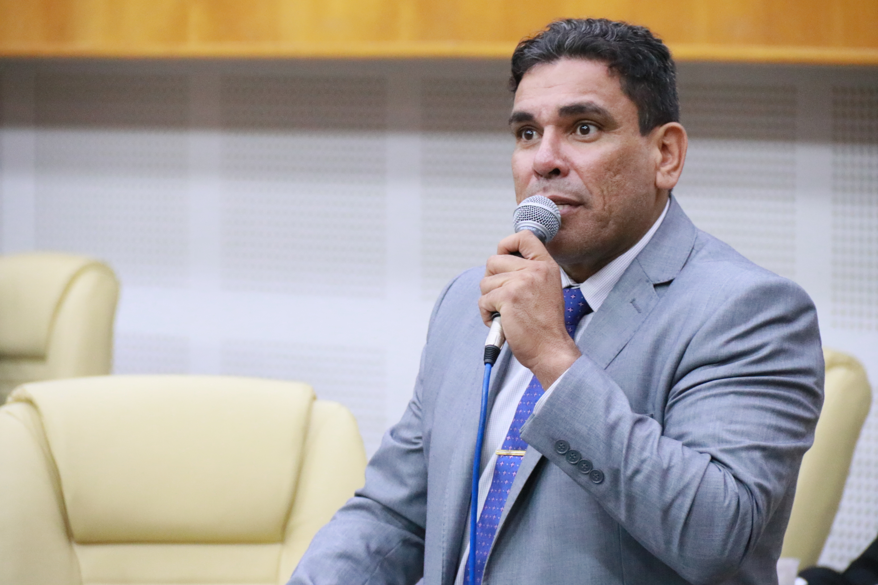 Anderson Sales - Bokão propõe transporte escolar funcione por meio de autorização
