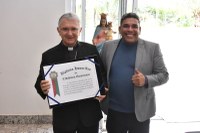 Anderson Sales homenageia Dom Levi com título de cidadão goianiense