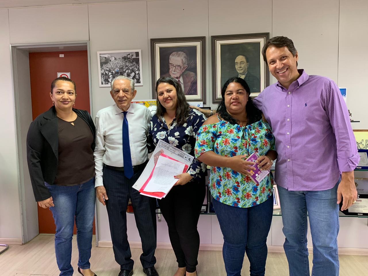 Andrey Azeredo e moradoras do Buena Vista pedem soluções para o prefeito de Goiânia