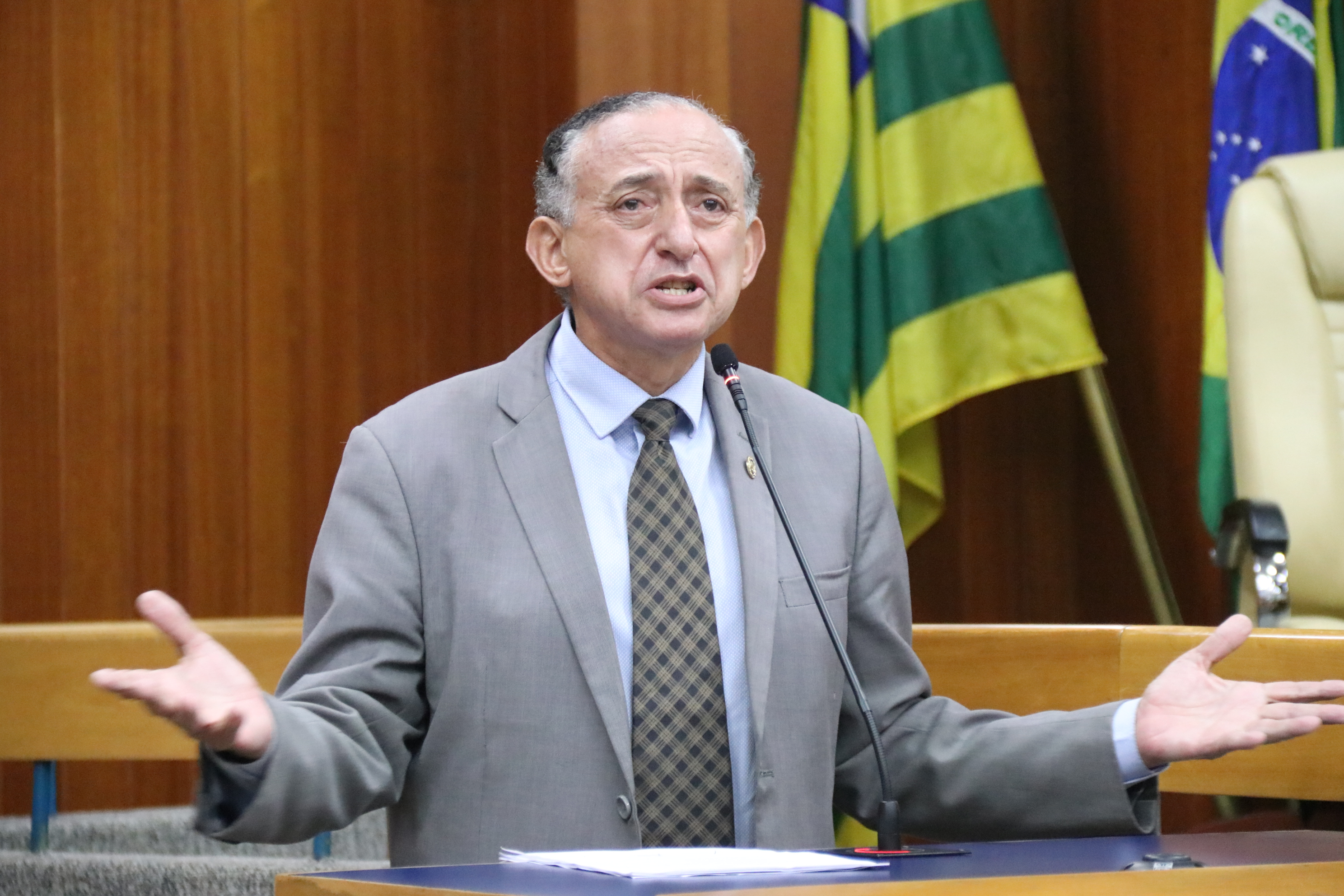 Anselmo afirma que Prefeitura pagará integralmente data-base dos servidores