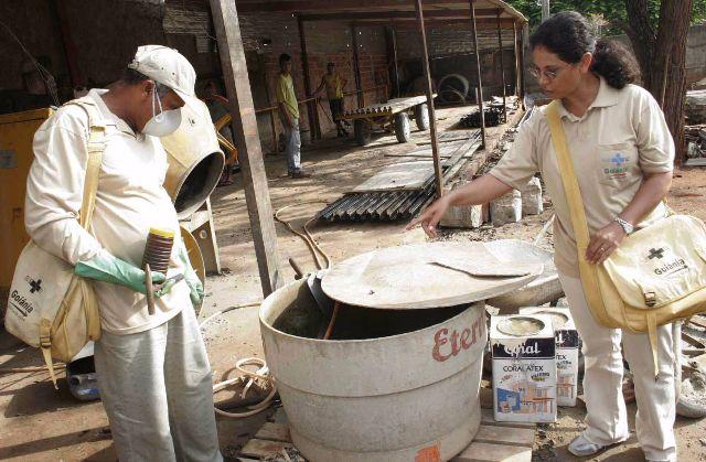 Aprovado rito para multar quem tiver foco do mosquito Aedes em casa