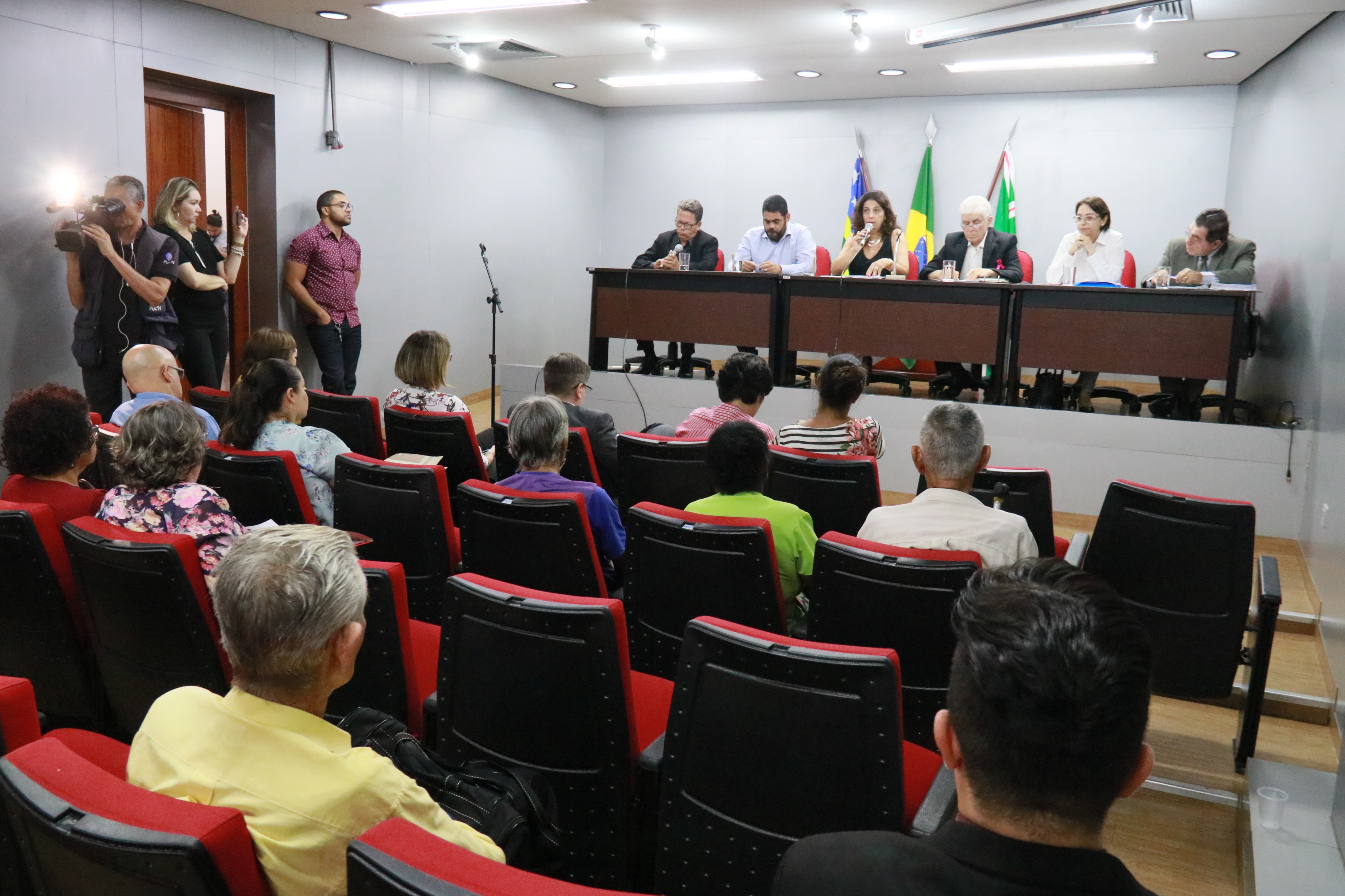 Audiência discute atendimento e processo de auditoria no Hospital Araújo Jorge  