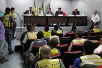 Cabo Senna promove debate sobre instalação de taxímetro em mototaxis