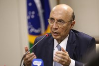 Câmara aprova entrega de título de cidadão a Henrique Meirelles