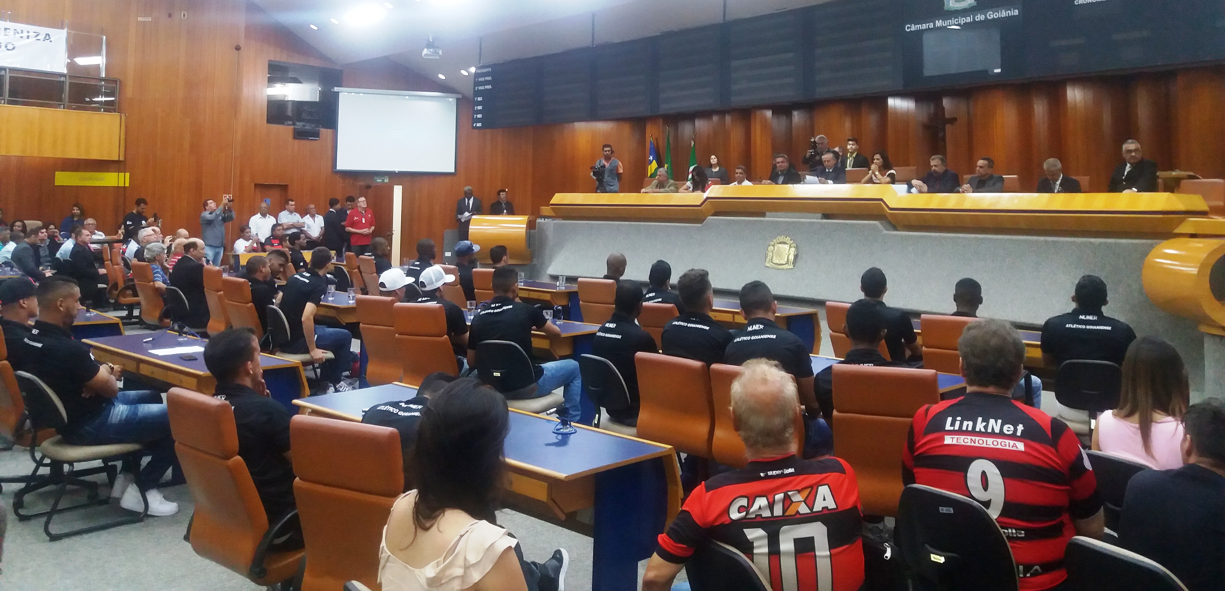 Câmara presta homenagem ao Atlético Goianiense