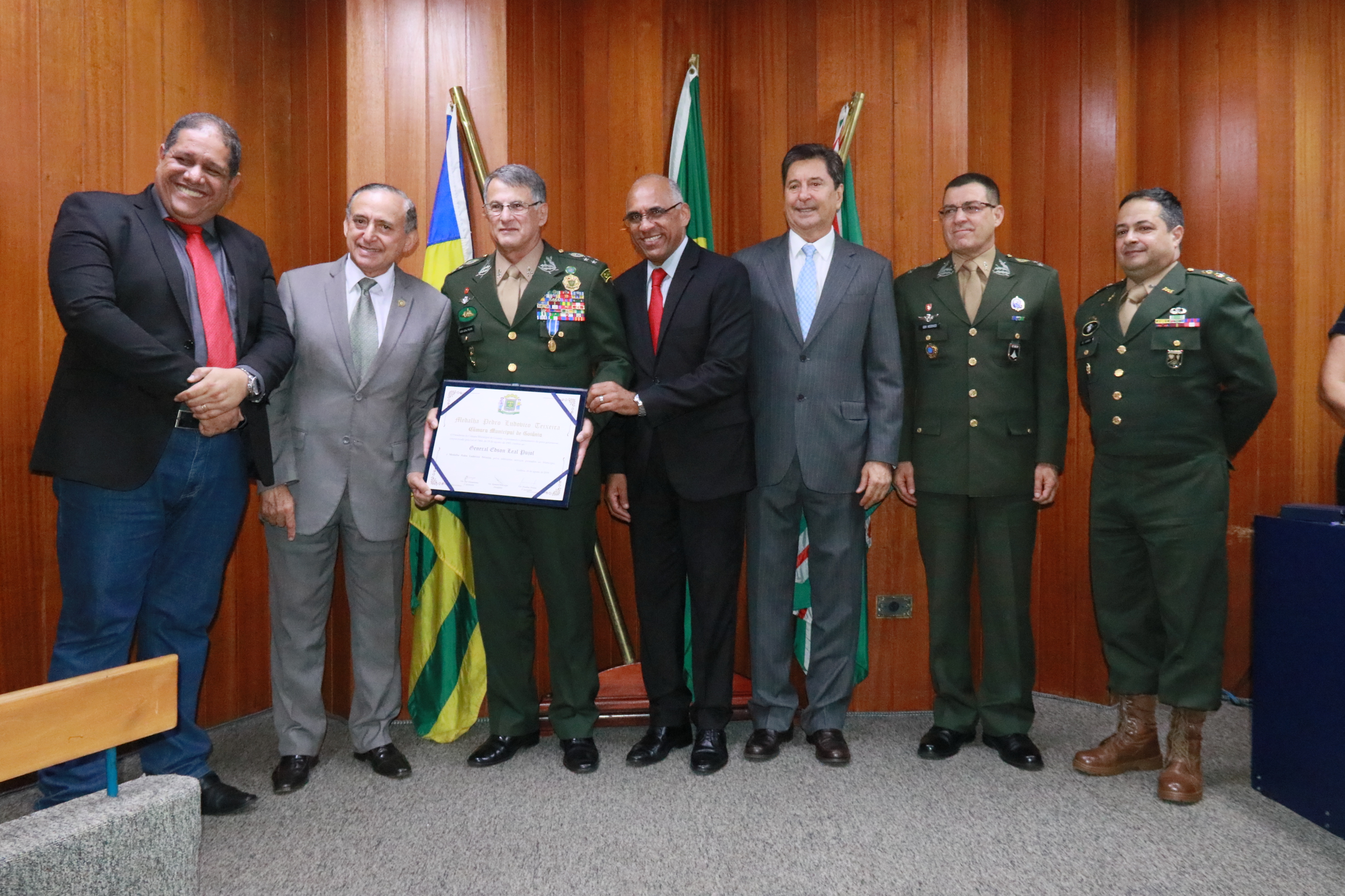 Câmara realiza sessão especial em homenagem ao Dia do Soldado 