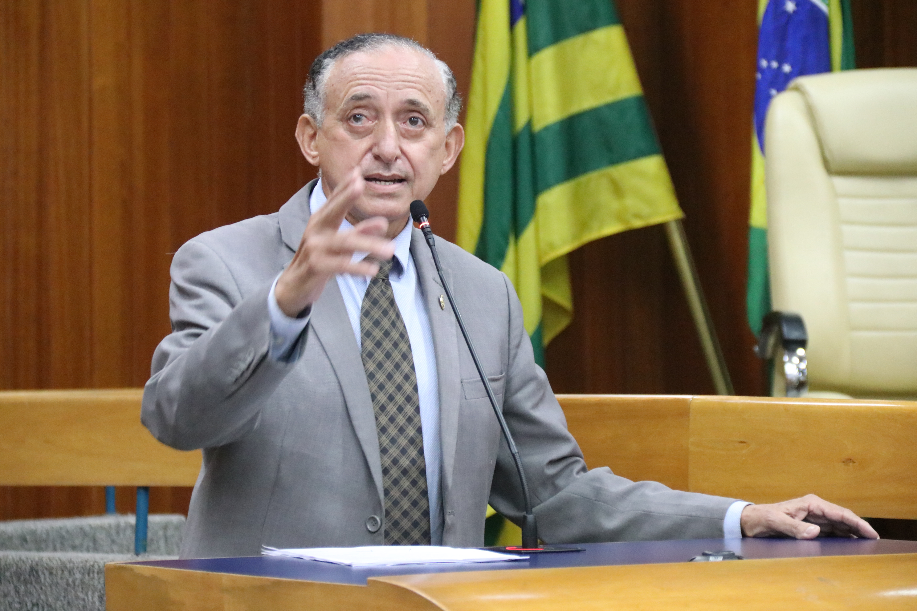 CCJ aprova mudanças para entrega da Comenda Colemar Natal e Silva