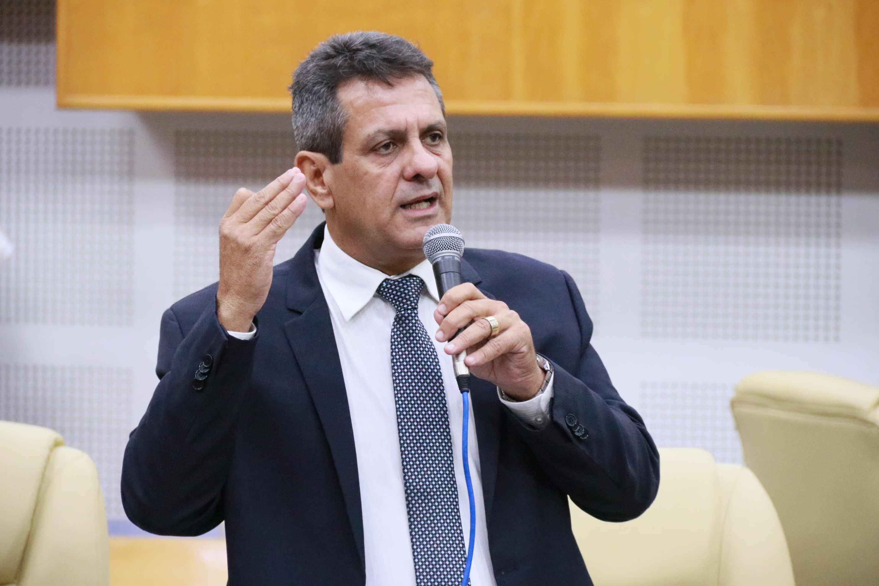 Denício requer parceria entre prefeituras para construção de viaduto entre Goiânia e Aparecida