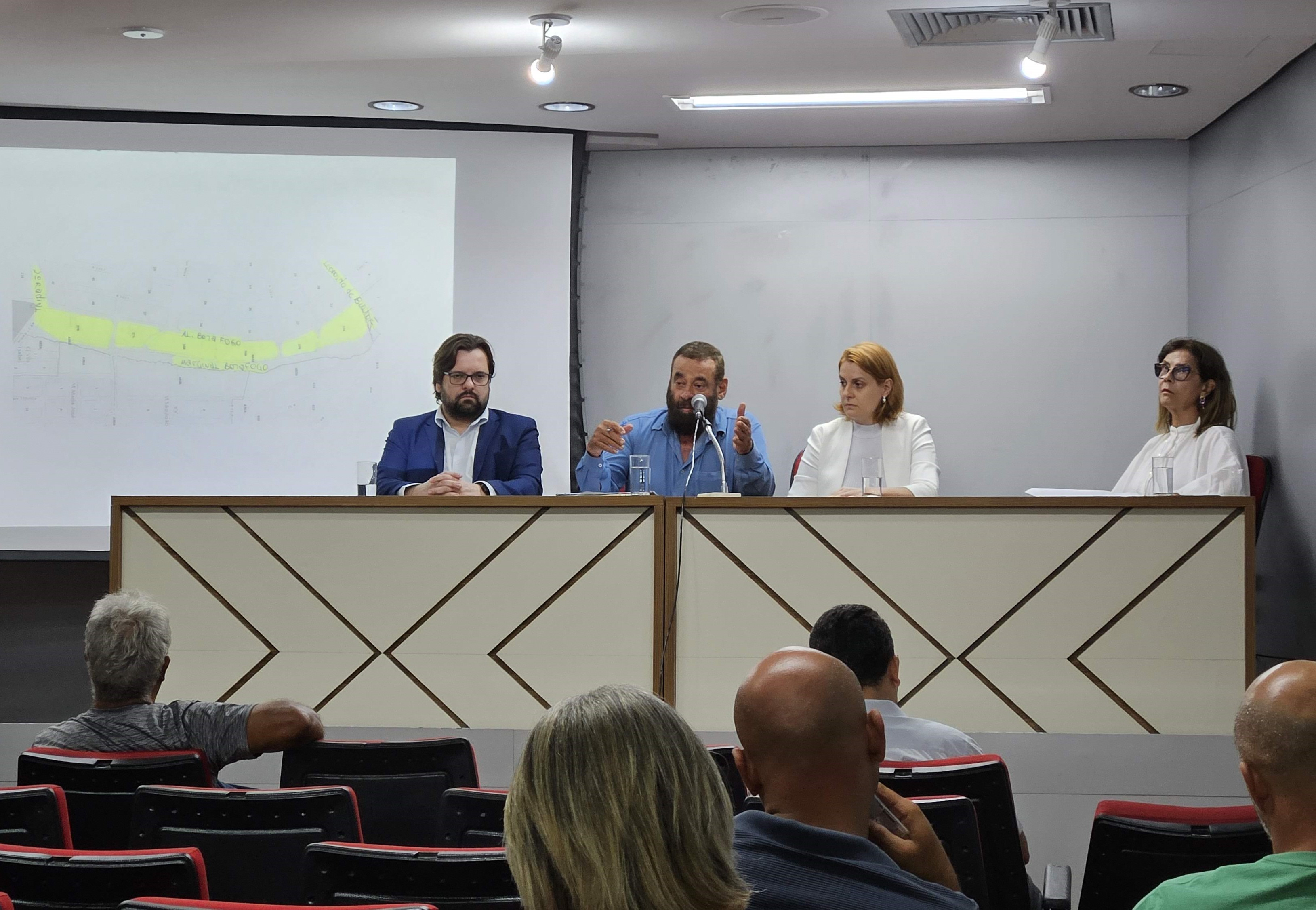Em audiência pública, Paulo Magalhães discute regularização de área no Setor Pedro Ludovico