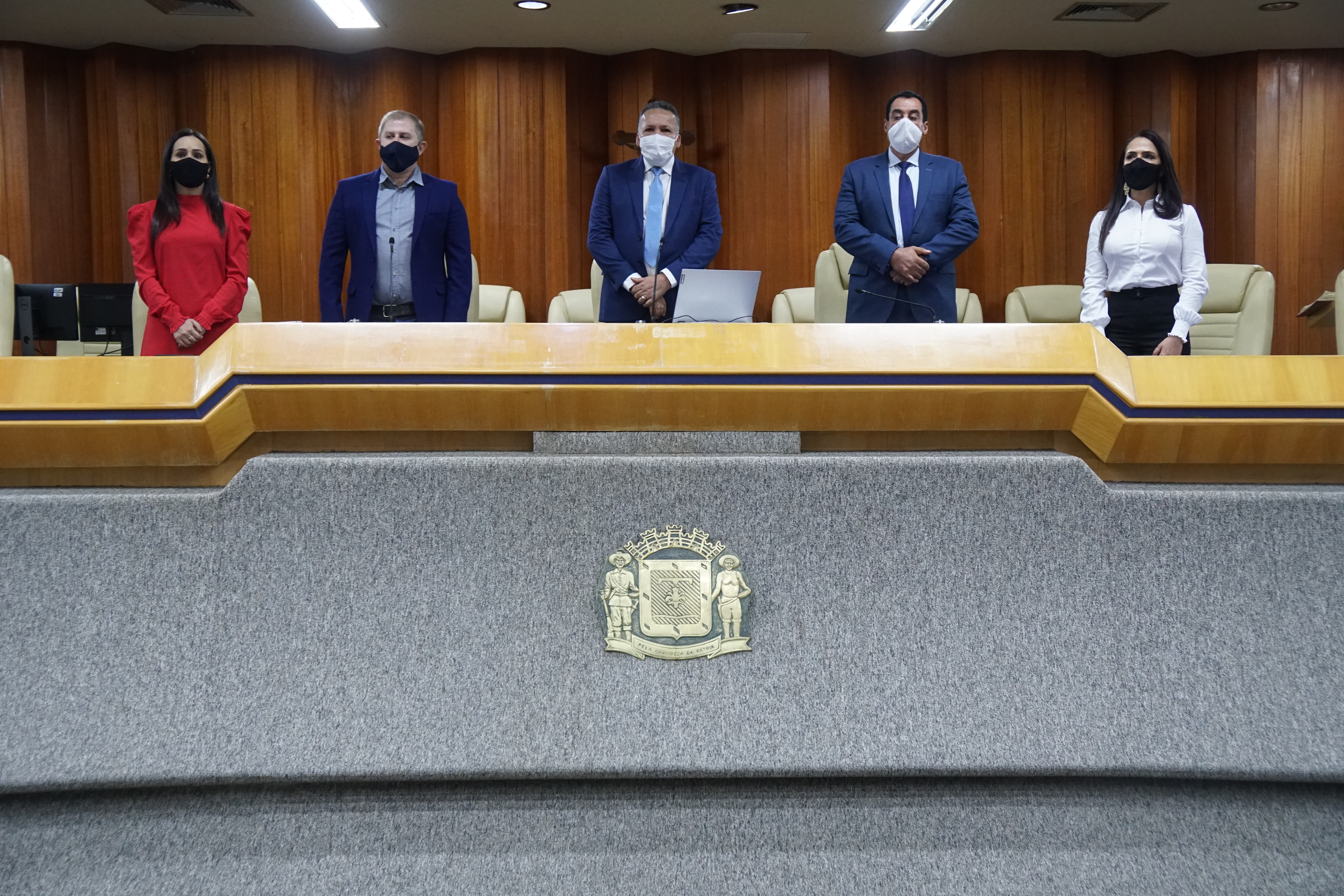 Em sessão solene, empresários recebem Título de Cidadão Goianiense