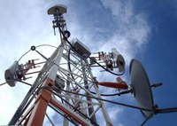 Emenda de Azulão Jr. prioriza periferia para instalação de antenas de transmissão