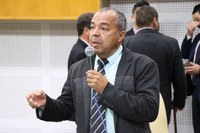 Emilson Pereira pede esclarecimentos sobre cumprimento de lei em postos de saúde 
