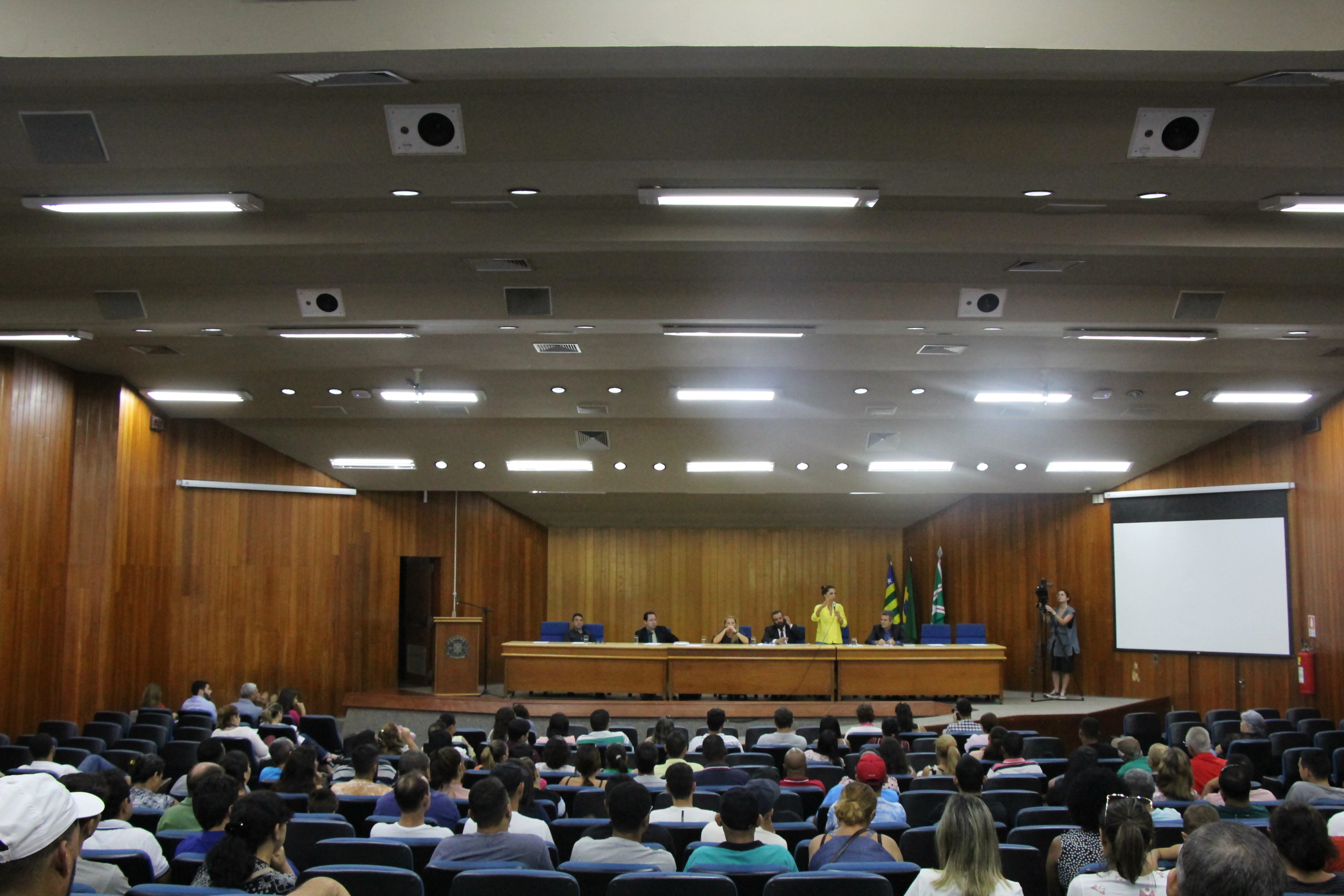 Feirantes e vereadores debatem revitalização da Praça do Trabalhador