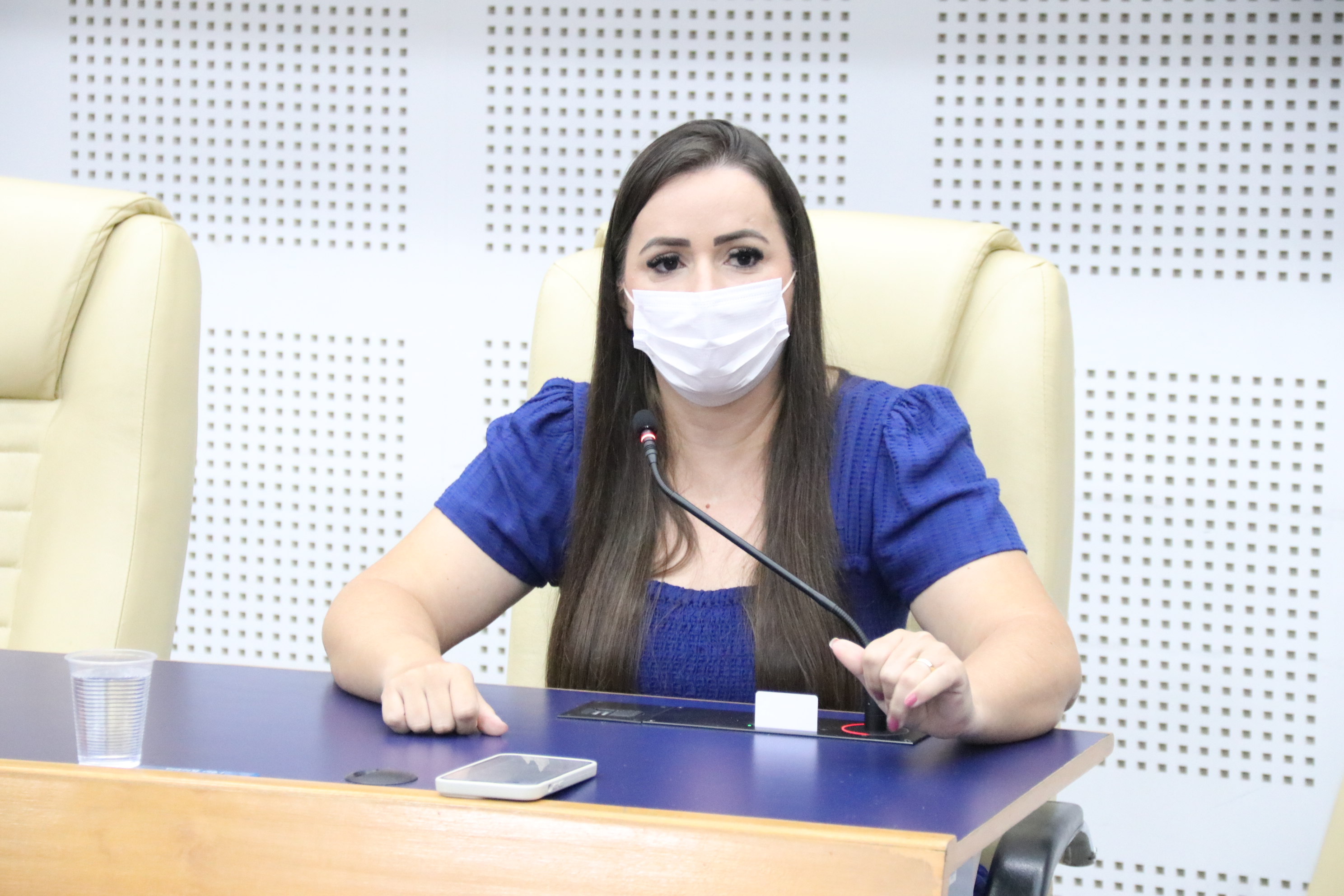 Léia Klebia apresenta matéria sobre prevenção do crime de ‘stalking’