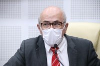 Mauro Rubem cobra avanço na vacinação contra Covid-19 e pede informações sobre pandemia