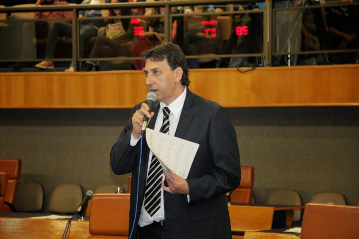 Plenário derruba dois vetos de Paulo Garcia 