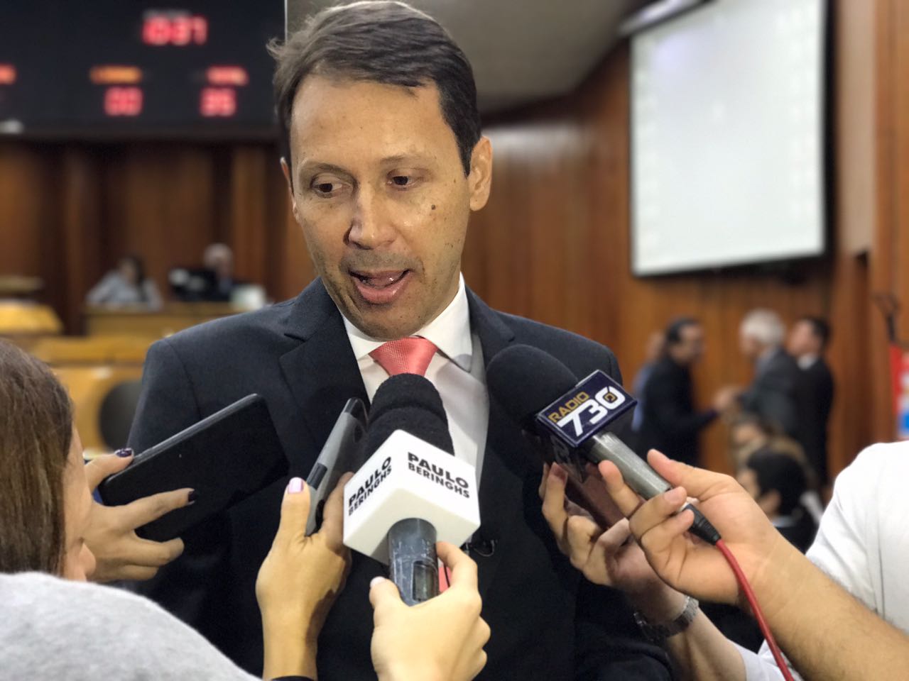 Presidente da Câmara fala à imprensa sobre duodécimo, despesas e liderança do prefeito na Casa