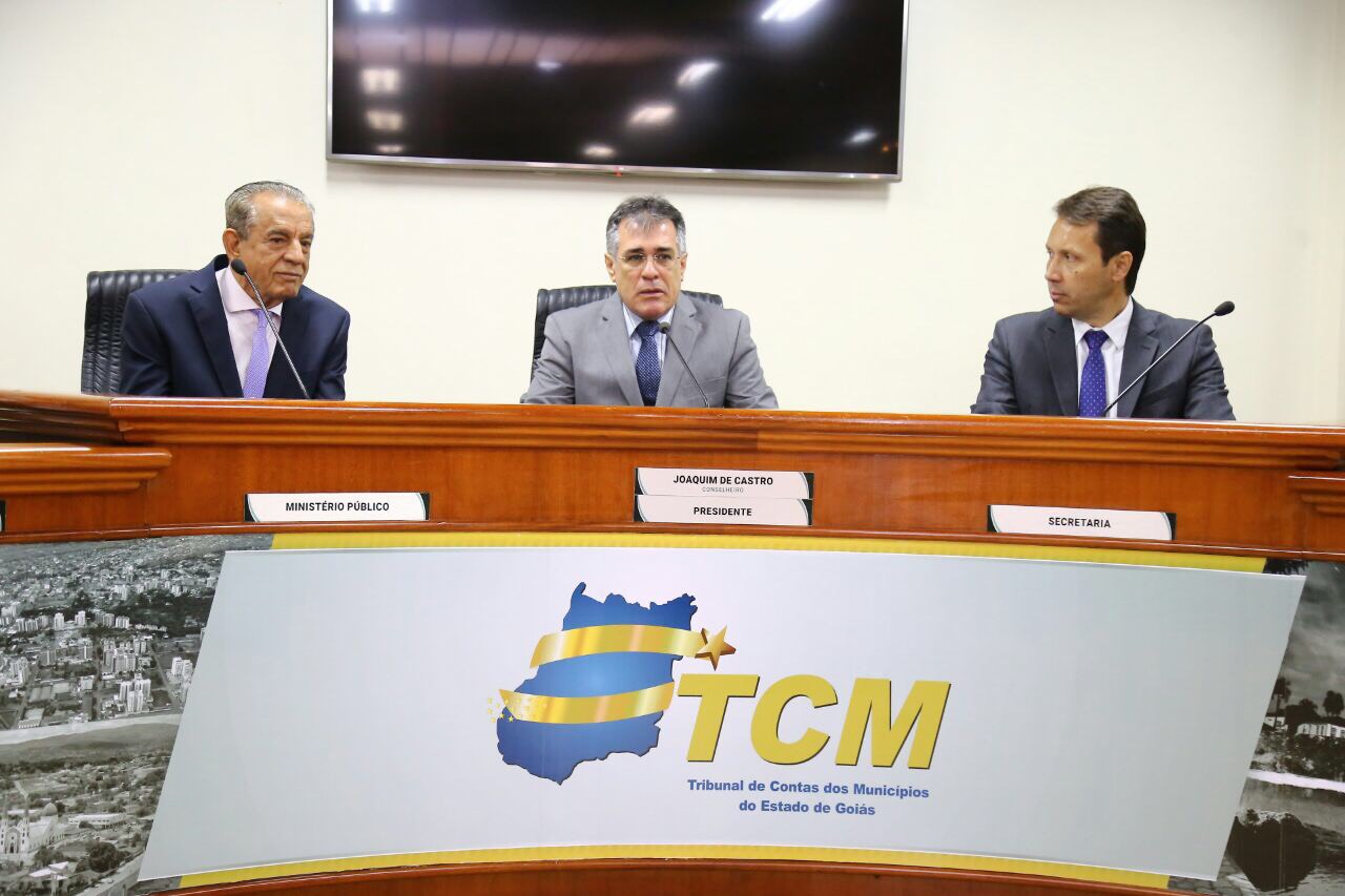 Presidente prestigia escrituração de nova sede do TCM