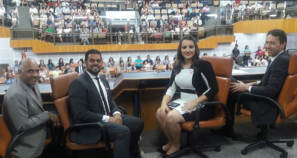 Professores são homenageados na Câmara Municipal de Goiânia