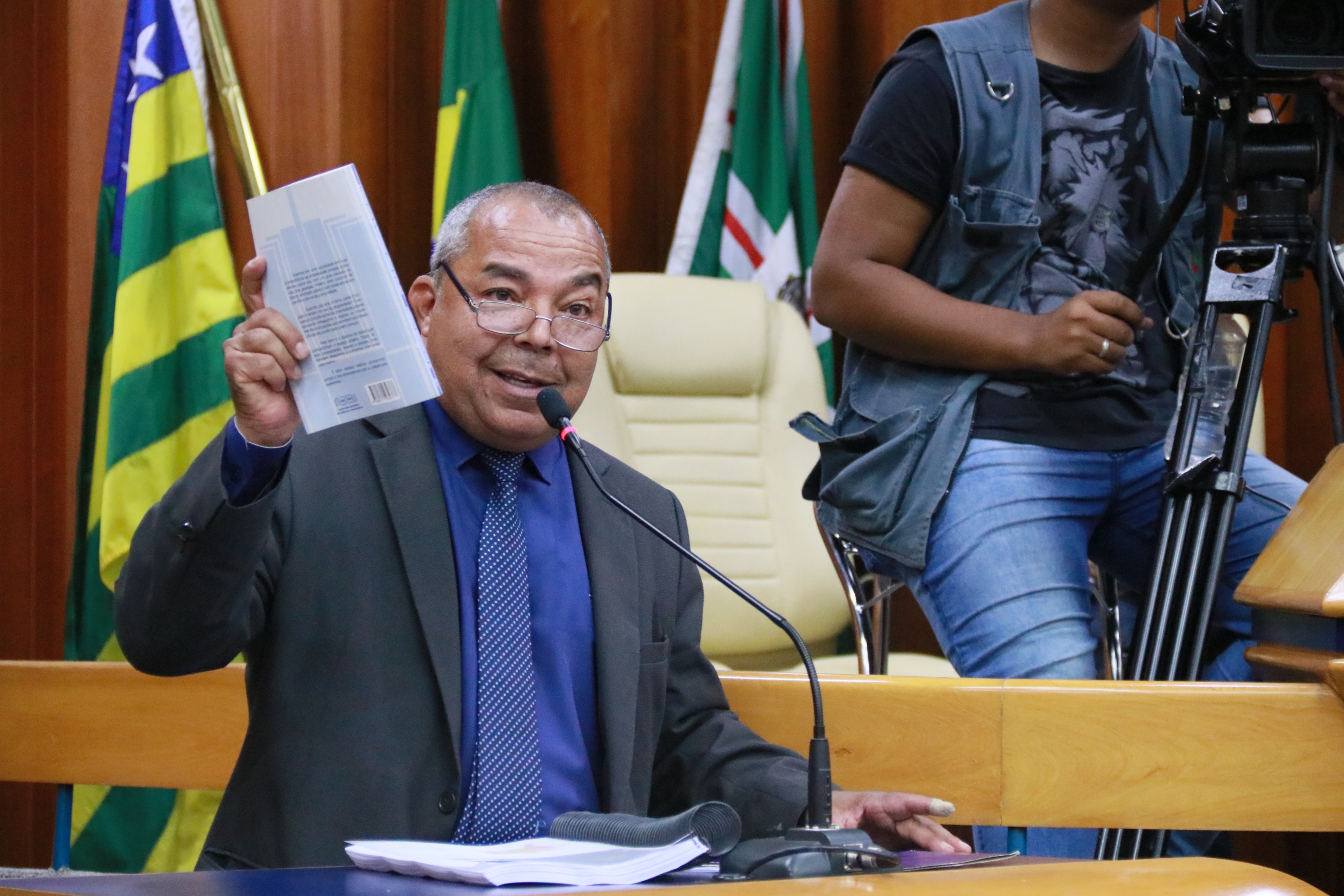 Projeto visa facilitar acesso de pessoas com deficiência visual a bibliotecas públicas do Município