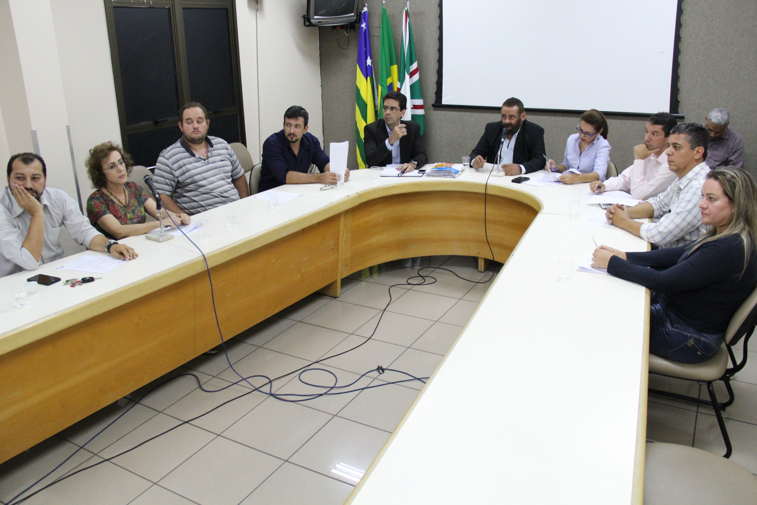 Reunião na Câmara discute funcionamento de Food Trucks