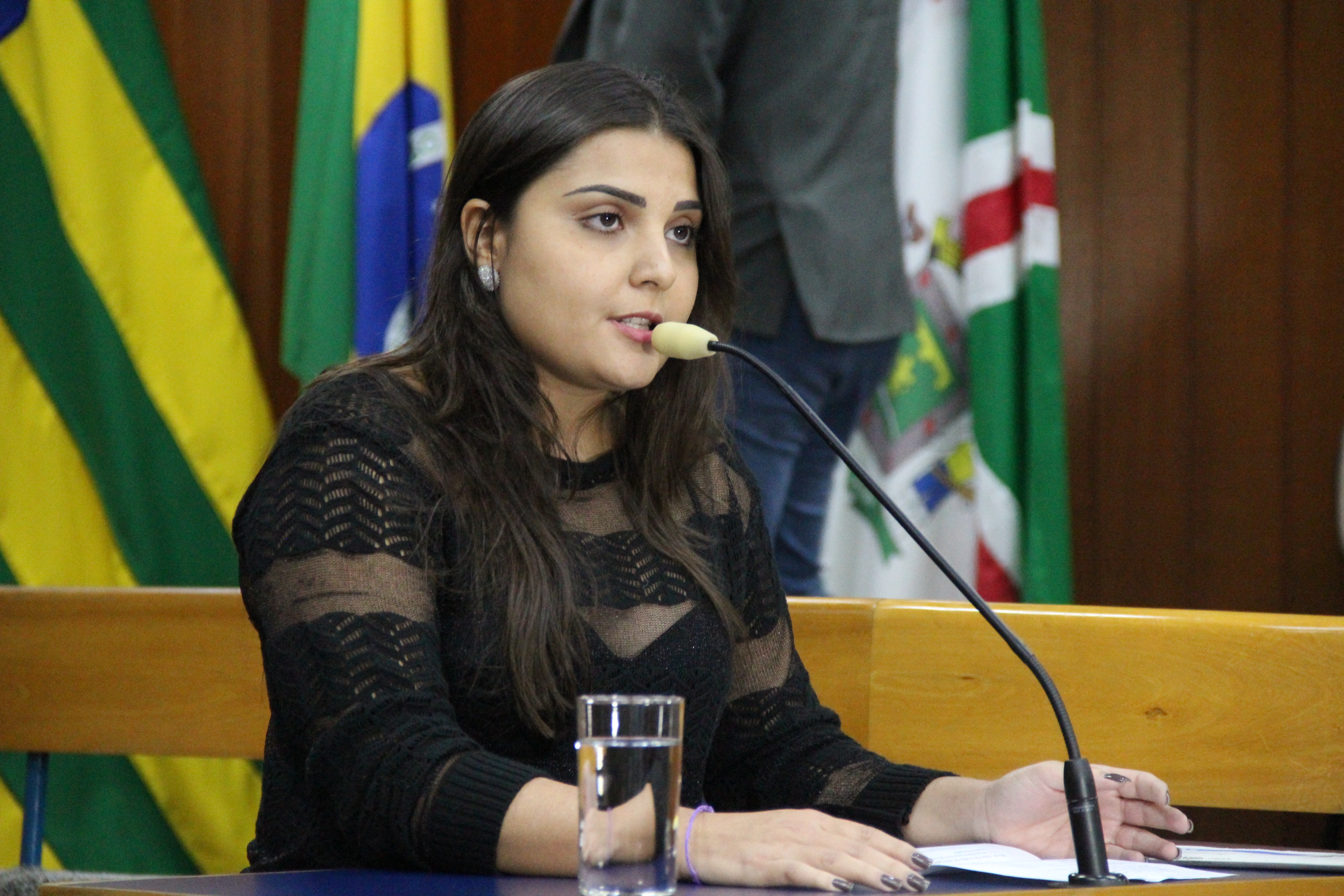 Sabrina Garcêz: Prefeitura gasta mais para ter menos vagas nas escolas municipais