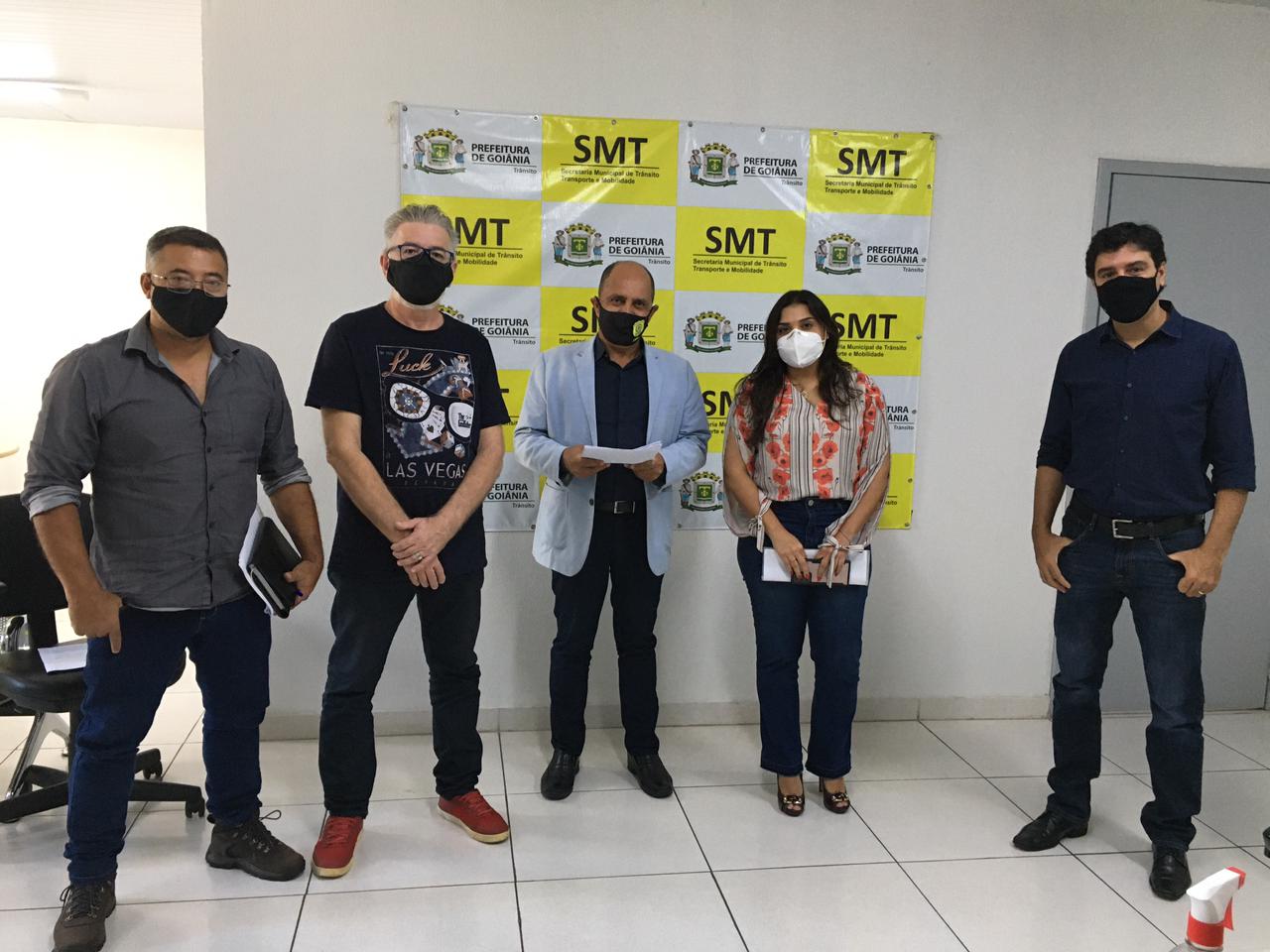 Sabrina Garcez propõe à SMT reavaliação de decreto para motoristas por aplicativo