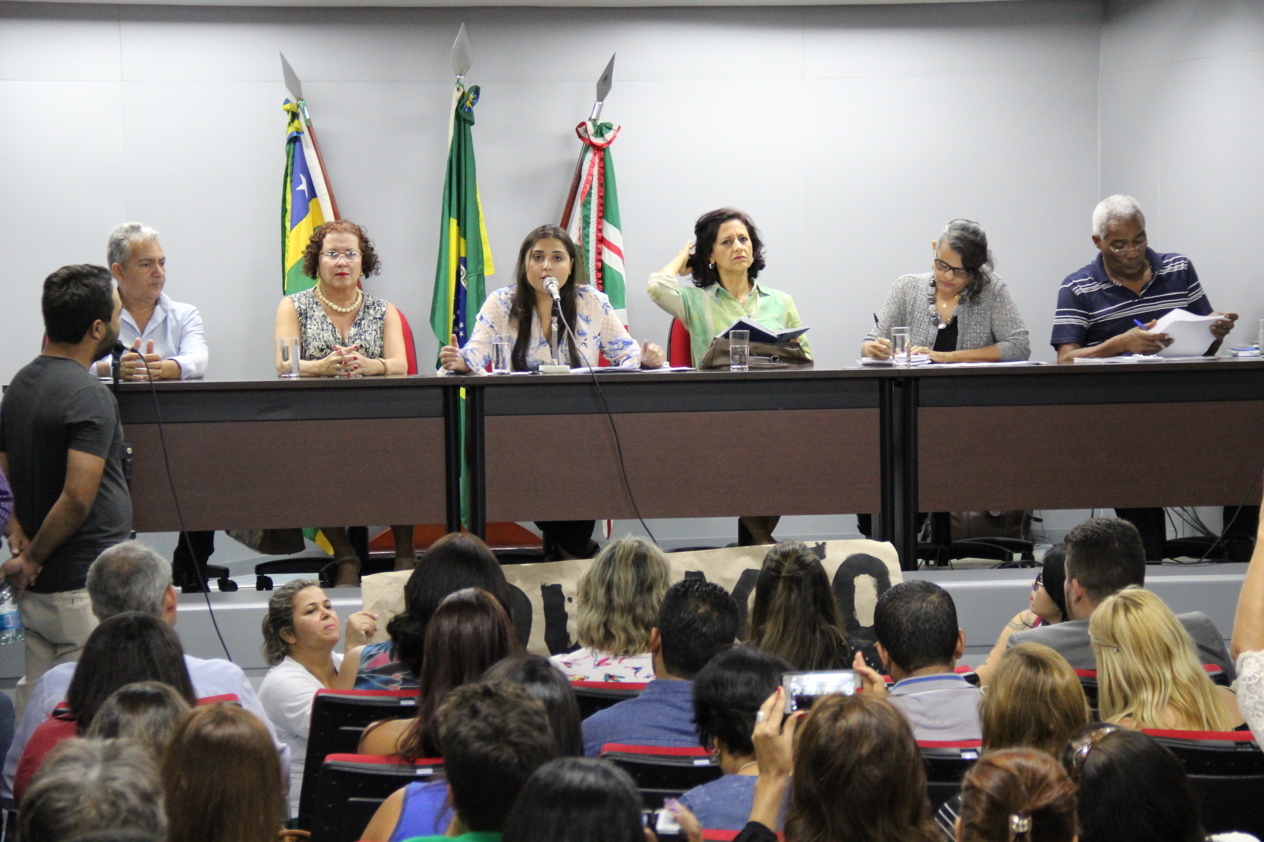 Sabrina Garcêz realiza debate sobre projeto Mãe Crecheira