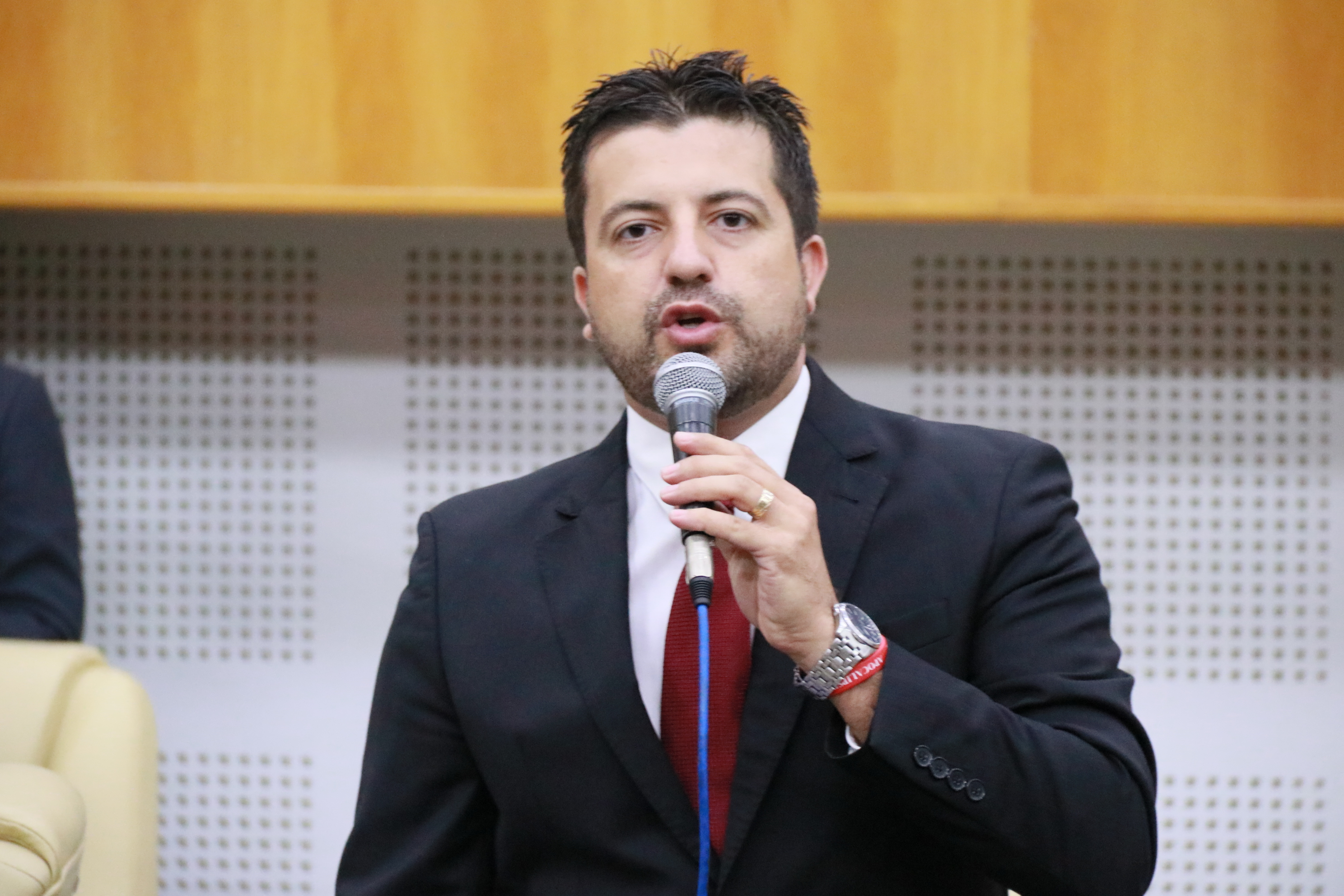 Sessão celebra combate ao câncer