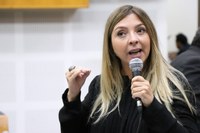 Tatiana sugere que Prefeitura forneça tênis para alunos da rede municipal