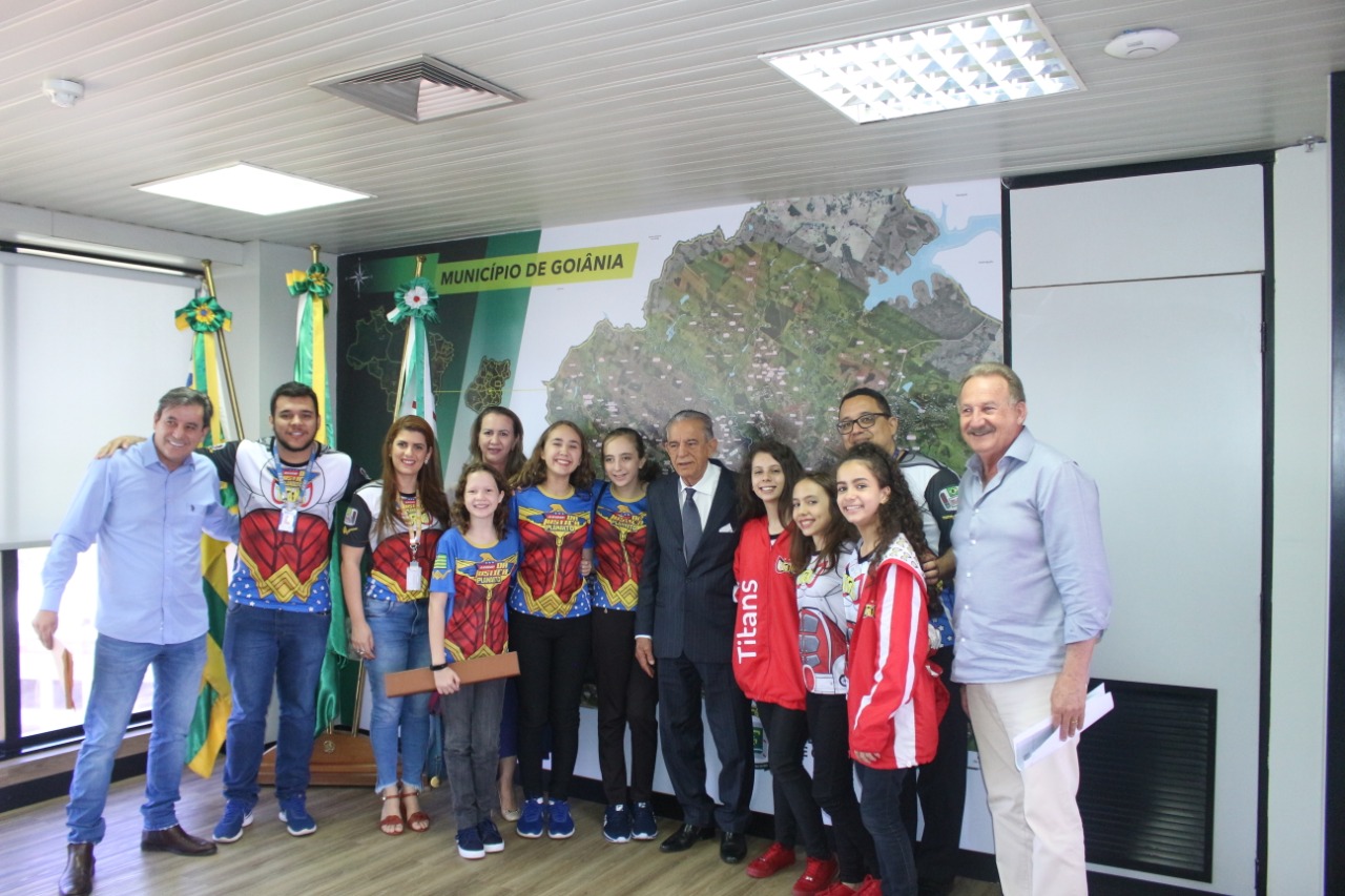 Vereador Clécio Alves cria projeto de lei para implementar "Tampas Inovadoras para Bueiros"