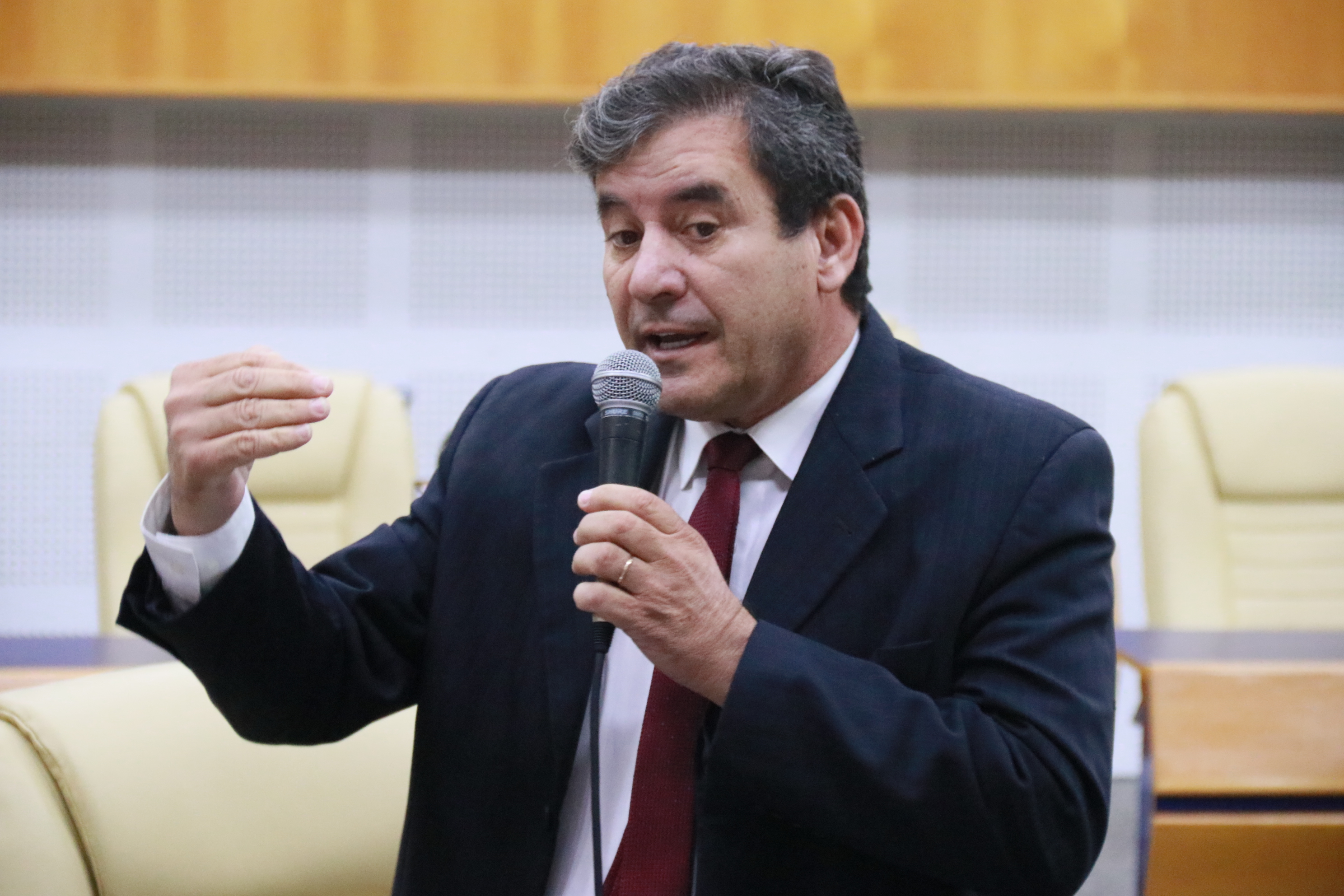 Vereador Clécio Alves critica abastecimento de água fornecido pela Saneago