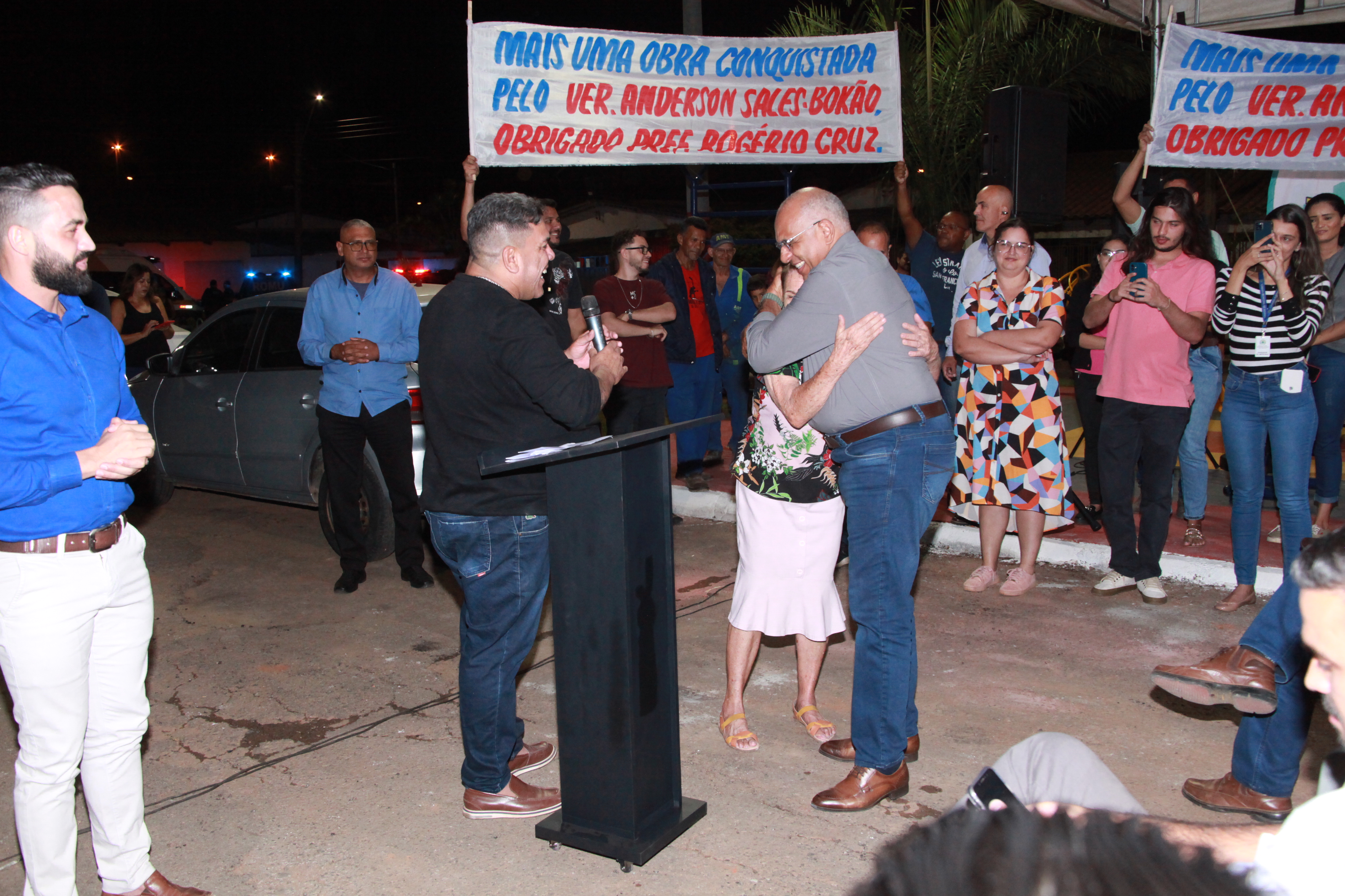 Vereador Bokão participa de entrega de praça na vila Redenção