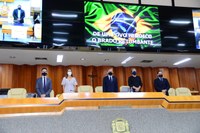 Vereador Thialu Guiotti homenageia deputado federal Luís Tibé com comenda Ambiental