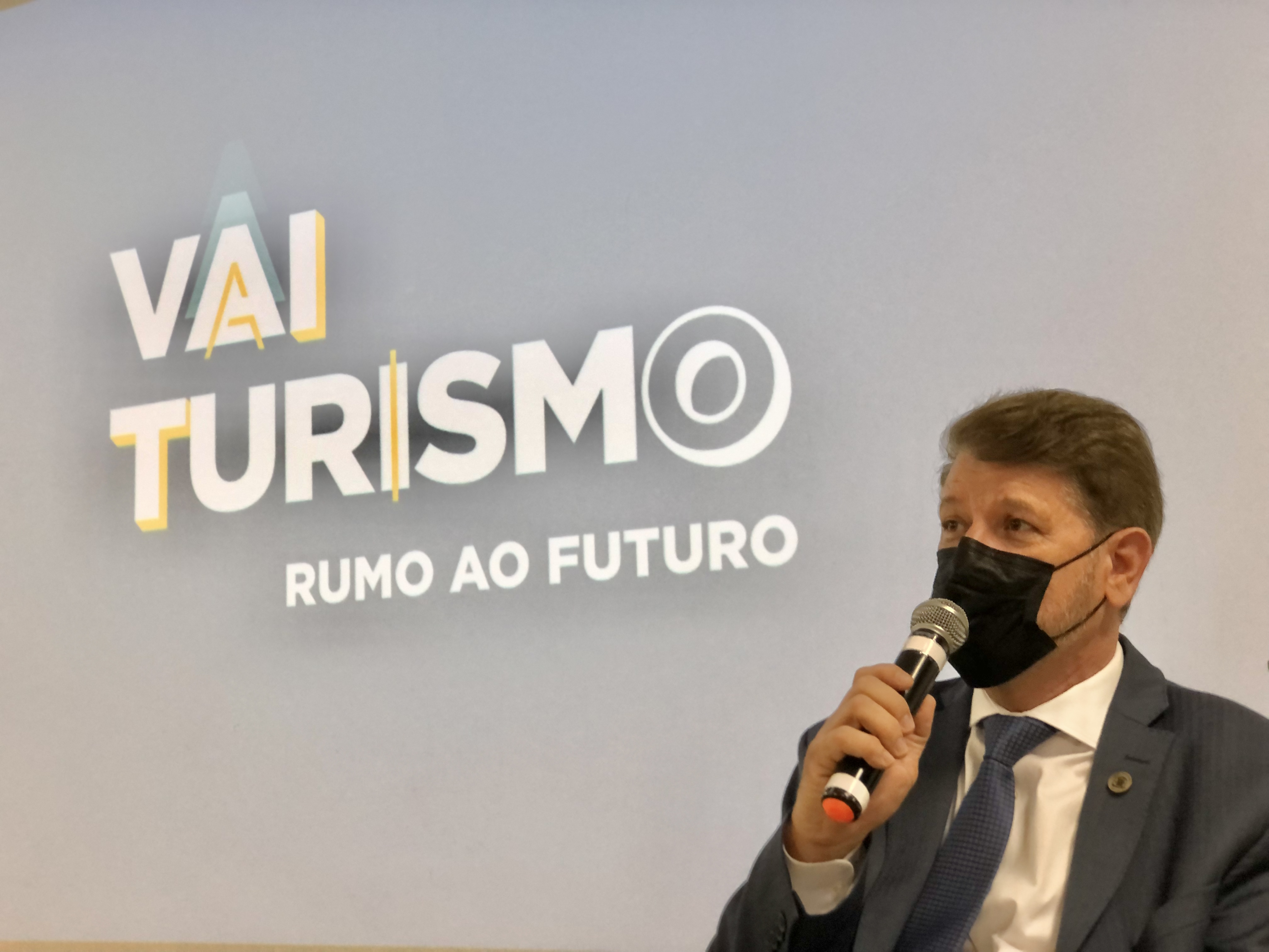 Vereador Willian Veloso participa da apresentação do Programa "Vai Turismo – Rumo ao Futuro", da Agetul