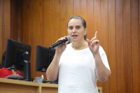 Kátia Maria ocupa Tribuna para comentar sobre violência em escolas