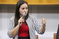 Vereadora quer que concessionárias removam equipamentos e cabos inservíveis de espaços públicos