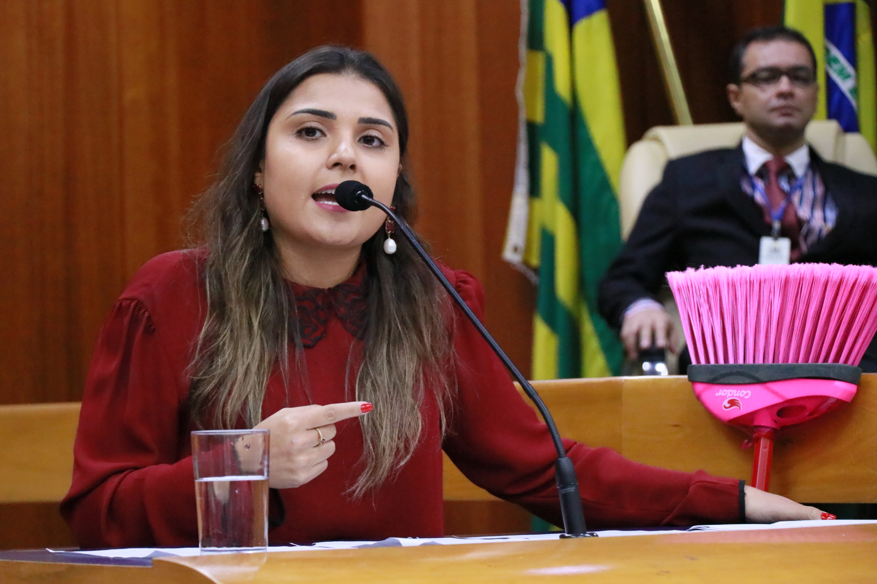 Vereadores criticam Paço por proposta de convocar população para varrer rua