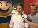 VÍDEO - Papai Noel dos Correios recebe presentes