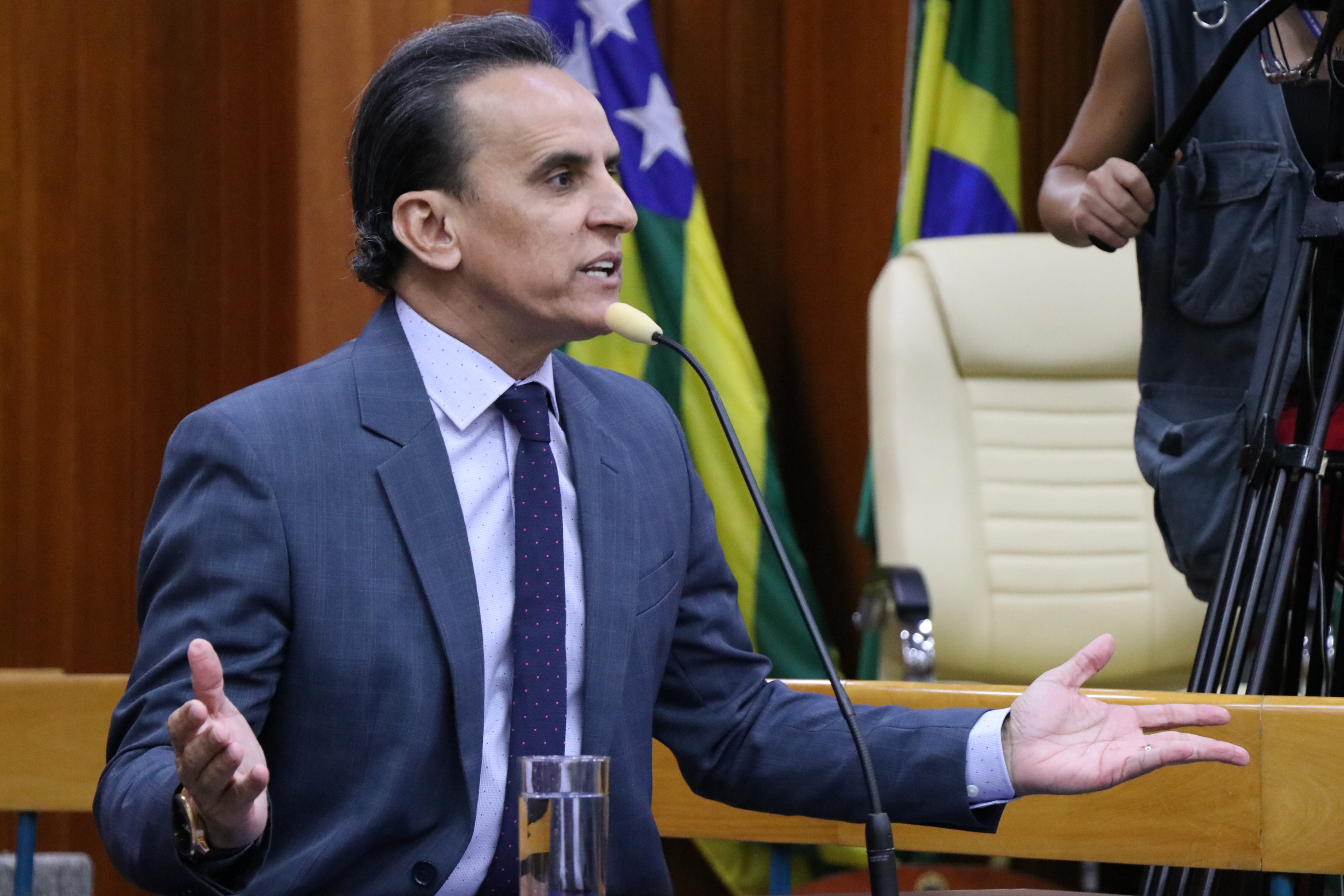 Zander requer descentralização de atendimento pediátrico do SUS 